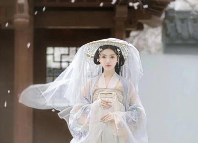 ​撩人的四句情话(最撩人的套路情话四个字)